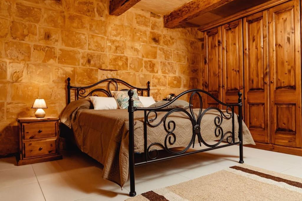 Enchanting 2Bdr Townhouse In Valletta Centre! Valeta Exterior foto