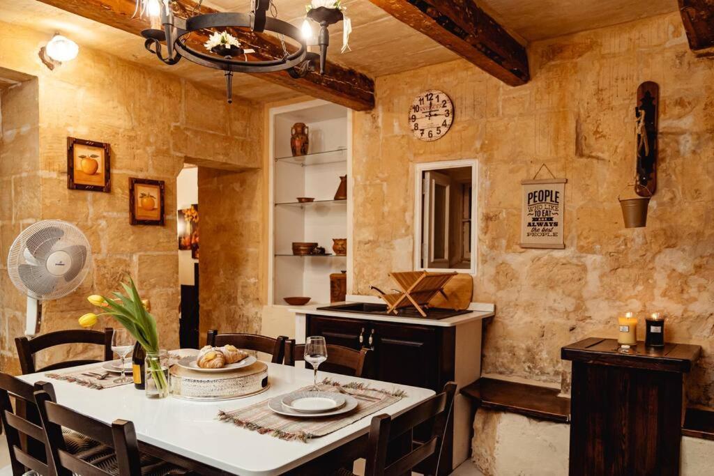 Enchanting 2Bdr Townhouse In Valletta Centre! Valeta Exterior foto