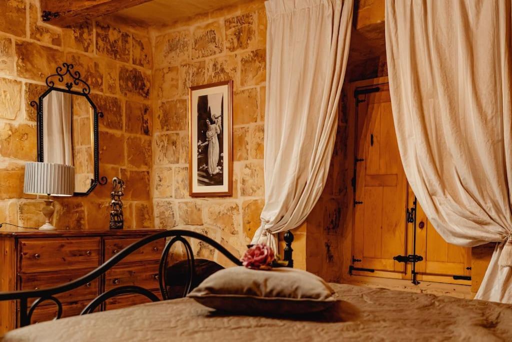 Enchanting 2Bdr Townhouse In Valletta Centre! Valeta Exterior foto