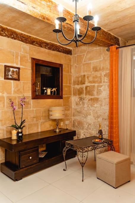 Enchanting 2Bdr Townhouse In Valletta Centre! Valeta Exterior foto