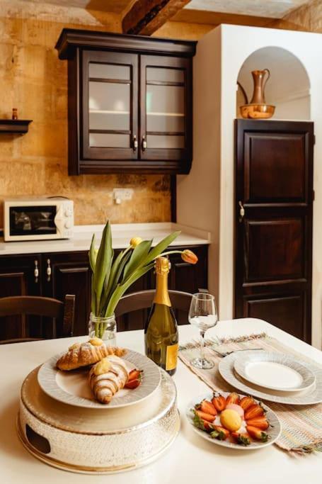 Enchanting 2Bdr Townhouse In Valletta Centre! Valeta Exterior foto
