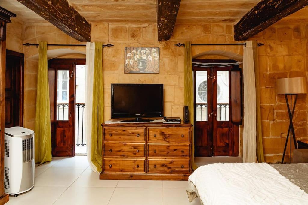 Enchanting 2Bdr Townhouse In Valletta Centre! Valeta Exterior foto