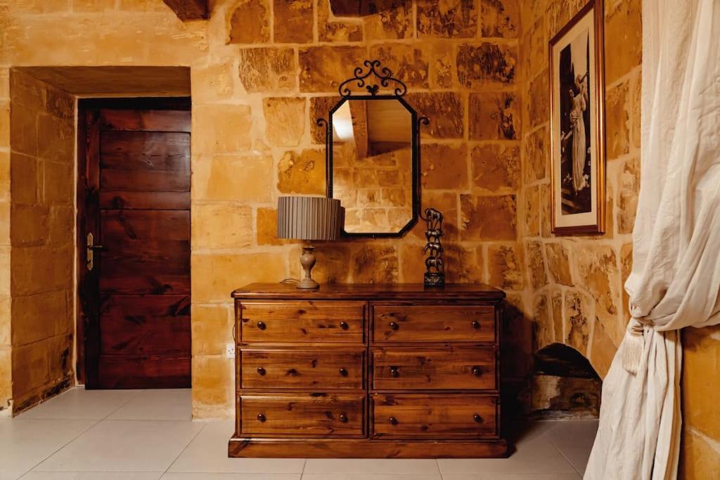 Enchanting 2Bdr Townhouse In Valletta Centre! Valeta Exterior foto